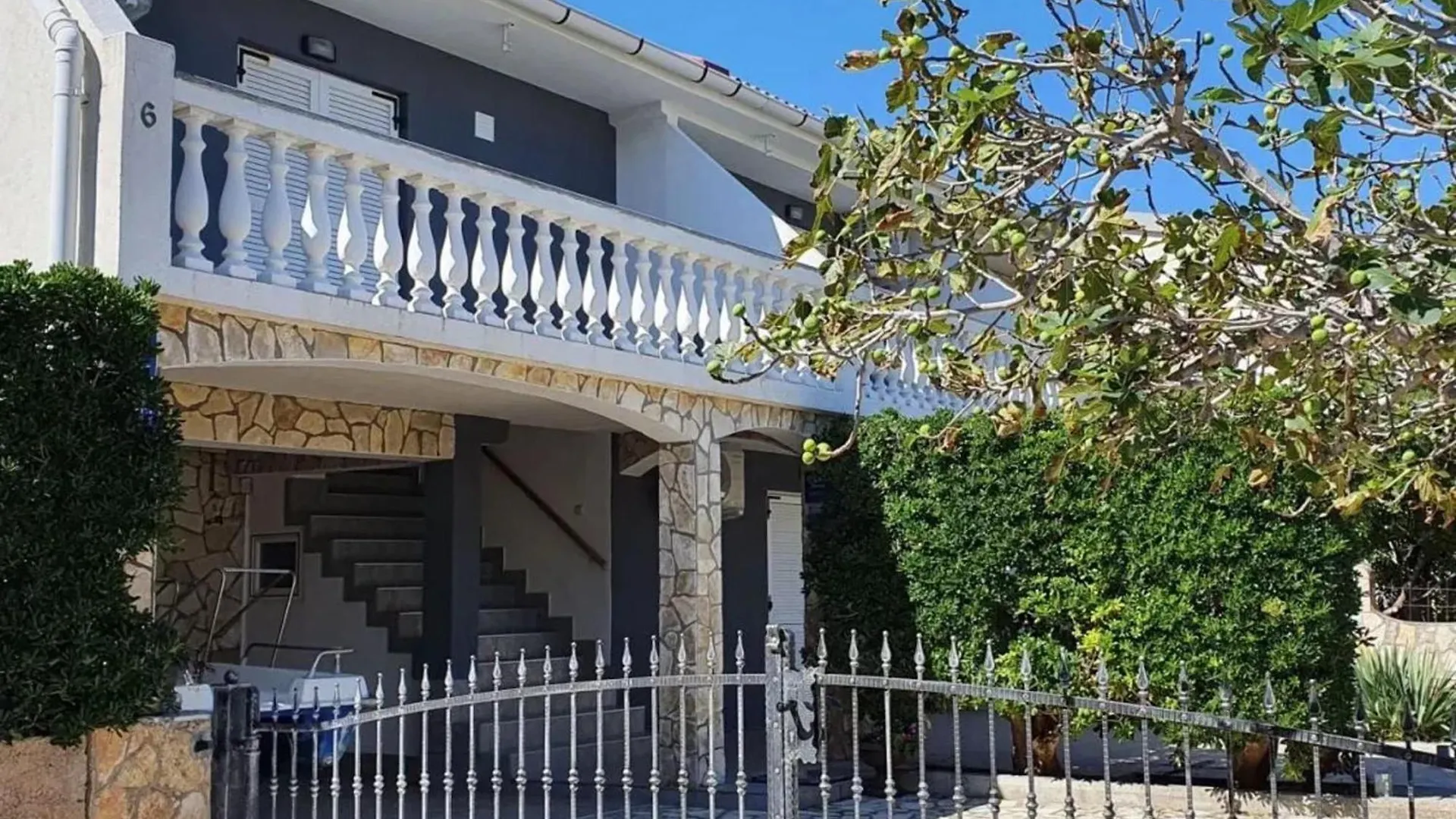 Modern Apartment With Sea View In Pag, 40 Sqm Pag Town